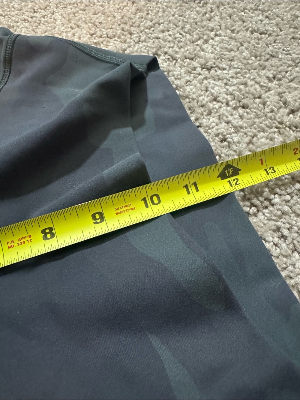 ALO High-Waisted Camo Leggings Size Small - Picture 7 of 8